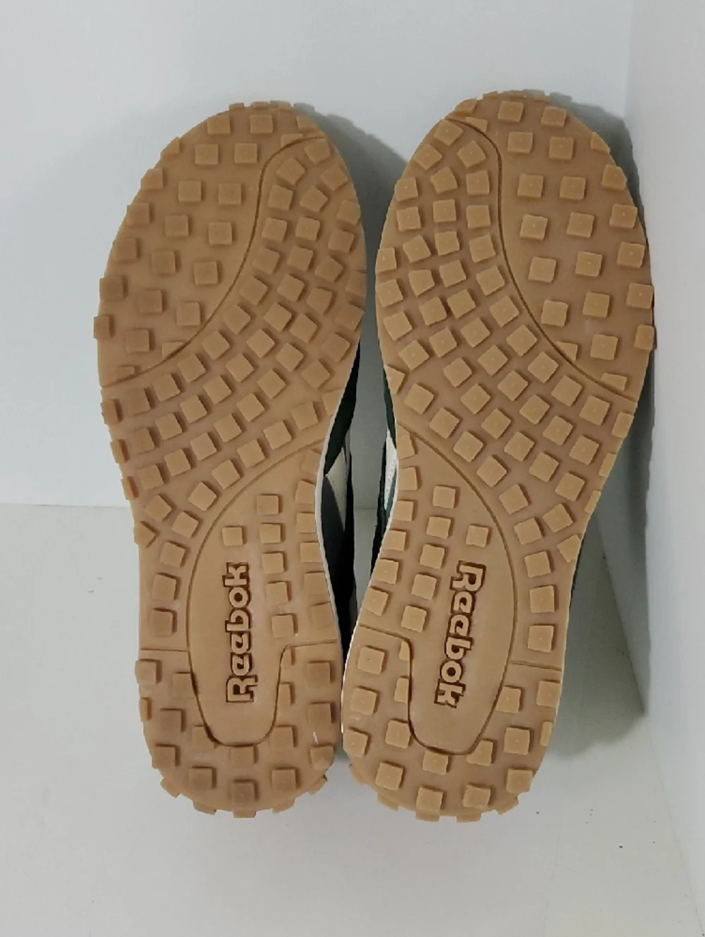Reebok Men's Drive Dark Green White Retro Sneaker Gum Sole NWT Size 8.5 - Picture 7 of 9